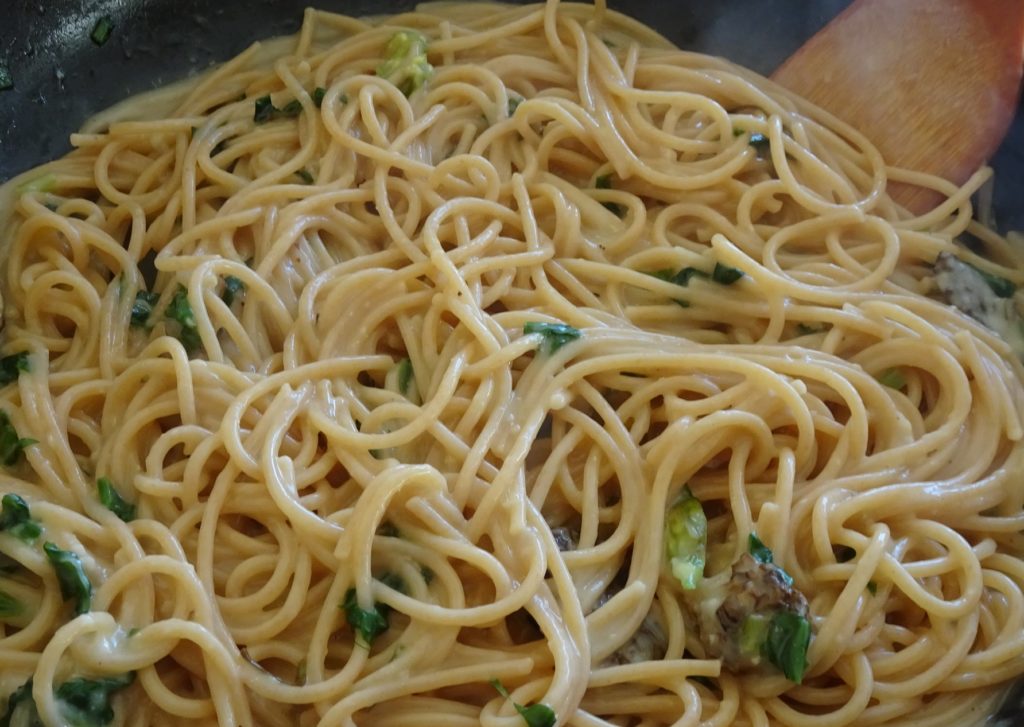 Spaghetti in pan